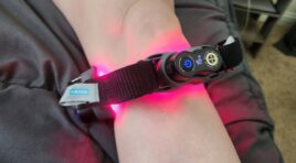 Here’s The Best Red Light Therapy Device For Knee Pain (2025 Tested)
